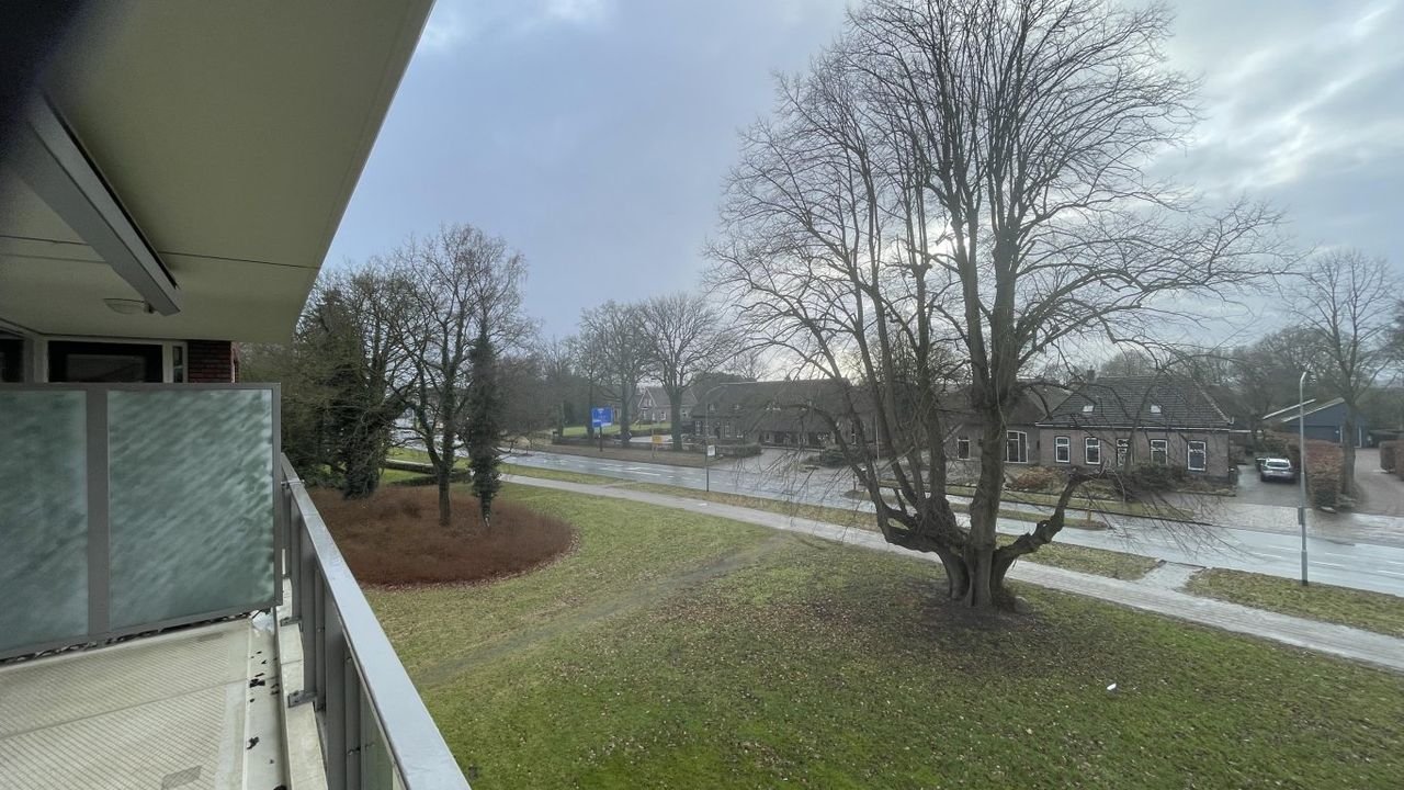 Spacious apartment with balcony near the city center - Image 16