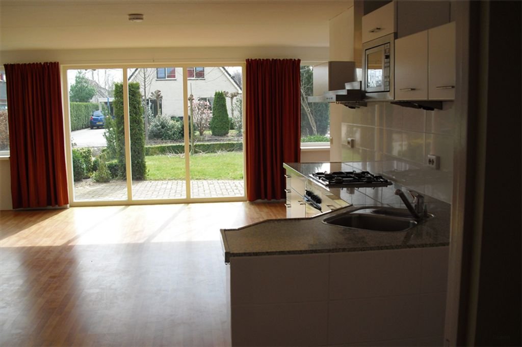 Villa apartment with south-facing garden - Image 3