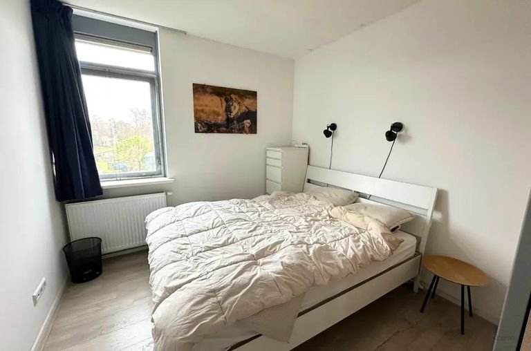 Bright apartment with private parking space - Image 7