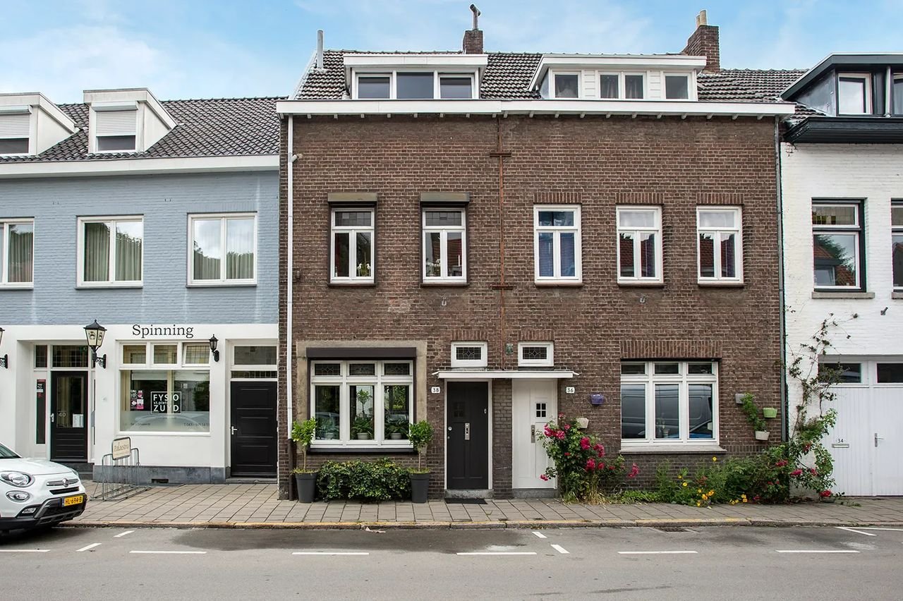 House with roof terrace in Sint Pieter - Image 1