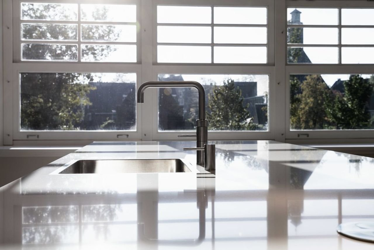 Spacious living in a former school building - Image 10