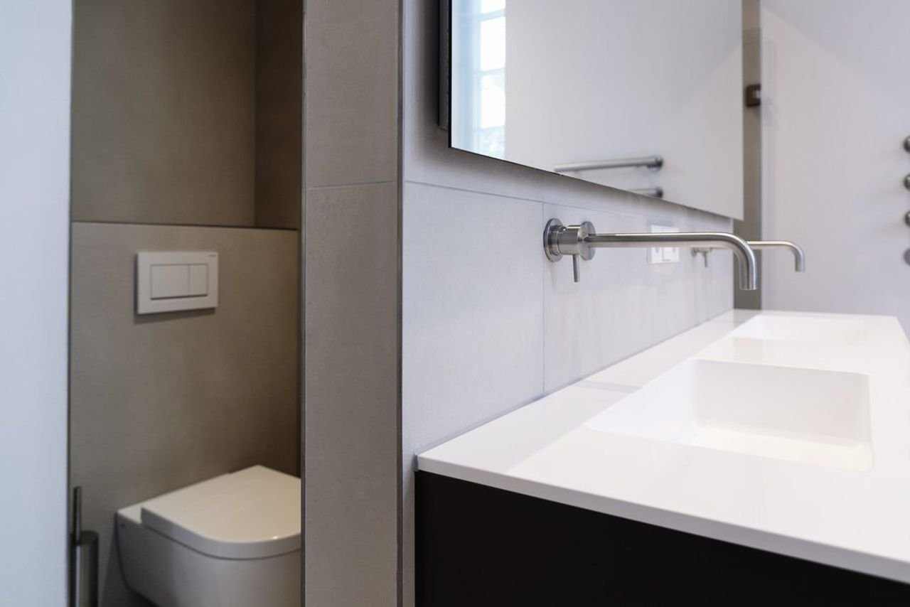 Spacious living in a former school building - Image 19