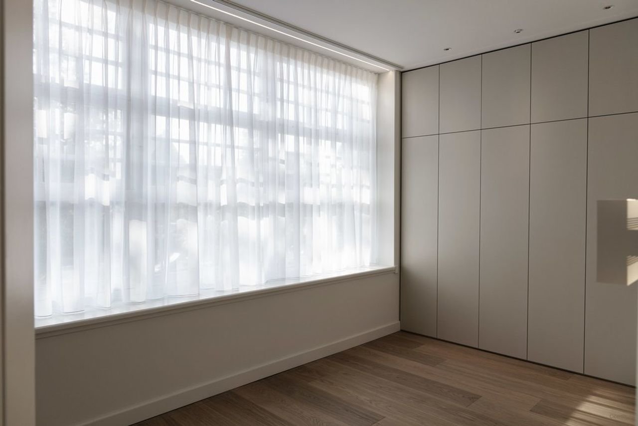 Spacious living in a former school building - Image 23