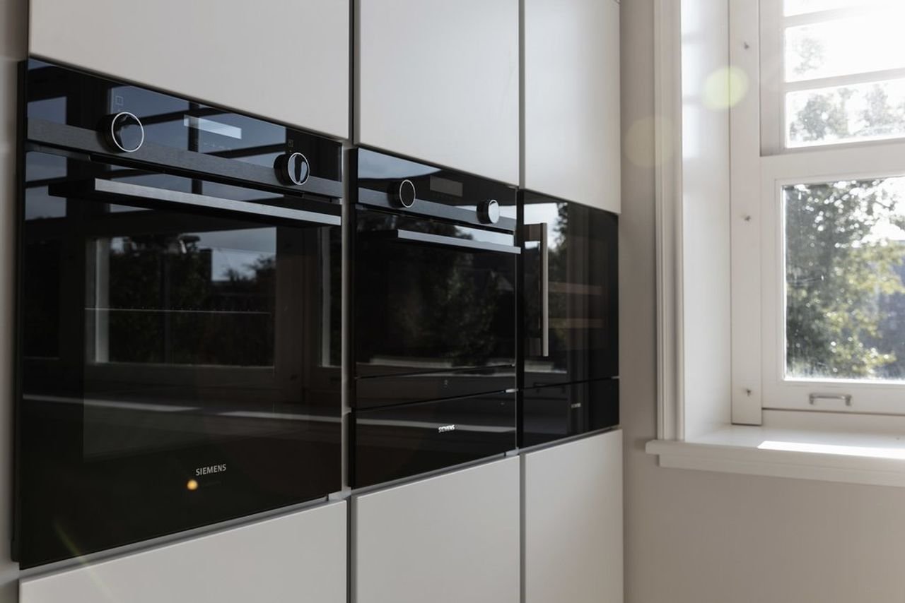 Spacious living in a former school building - Image 11