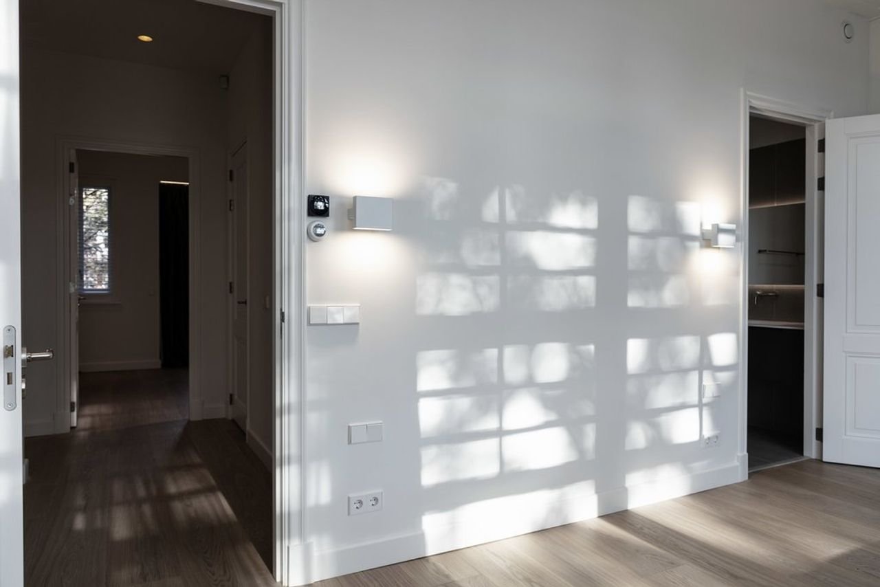 Spacious living in a former school building - Image 13