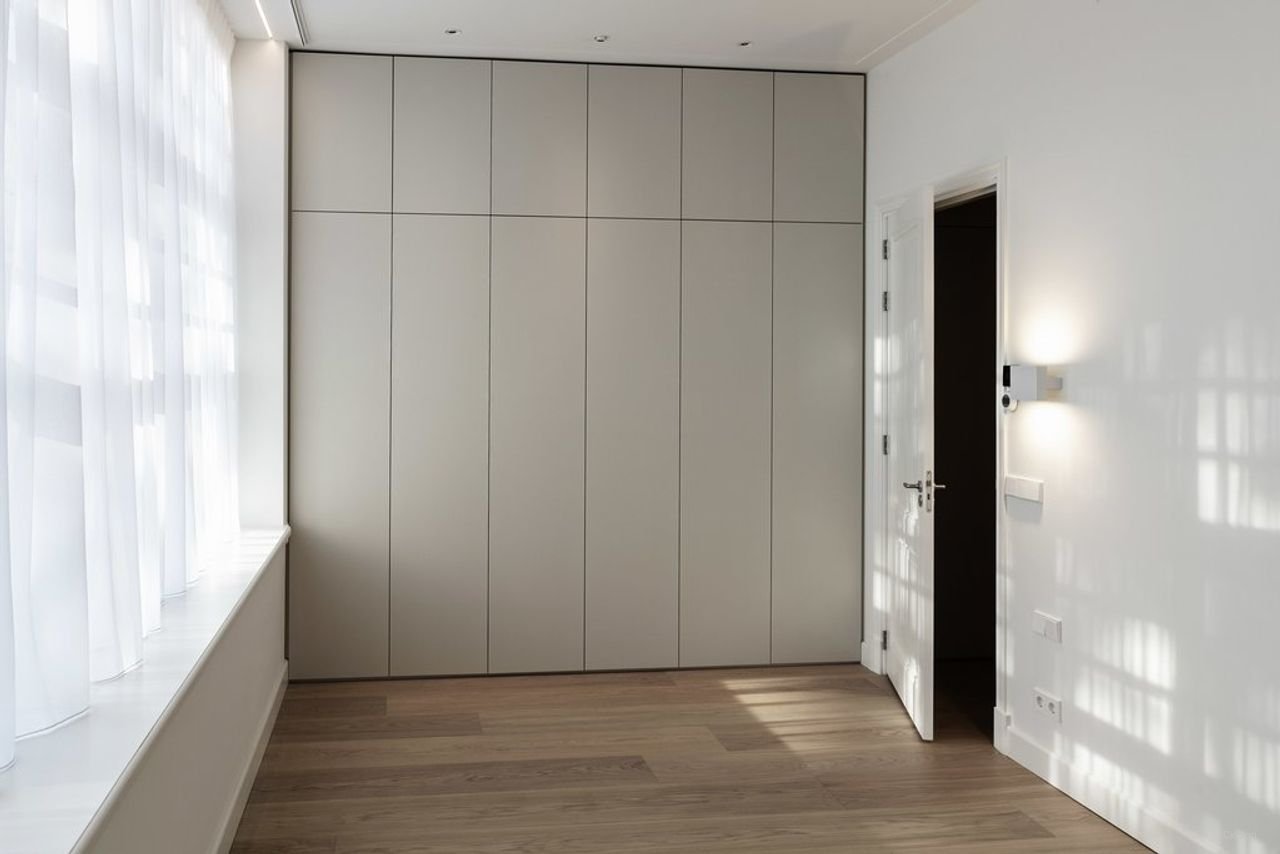 Spacious living in a former school building - Image 22