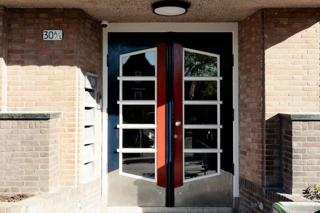 Spacious living in a former school building - Image 35