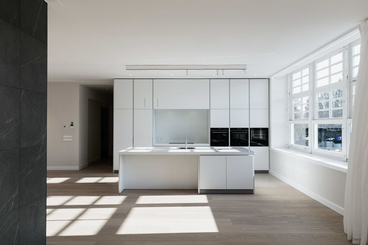 Spacious living in a former school building - Image 8