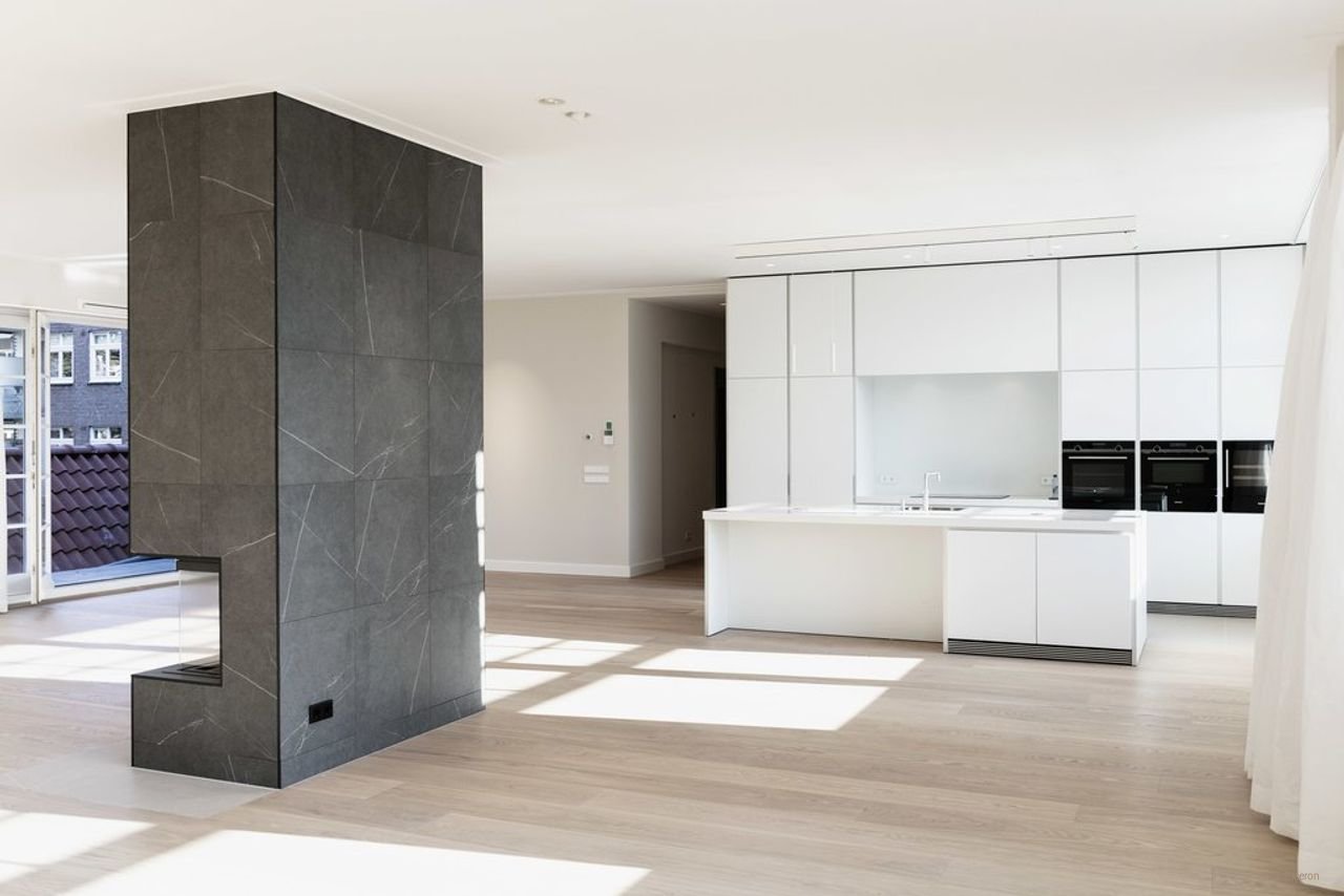 Spacious living in a former school building - Image 1