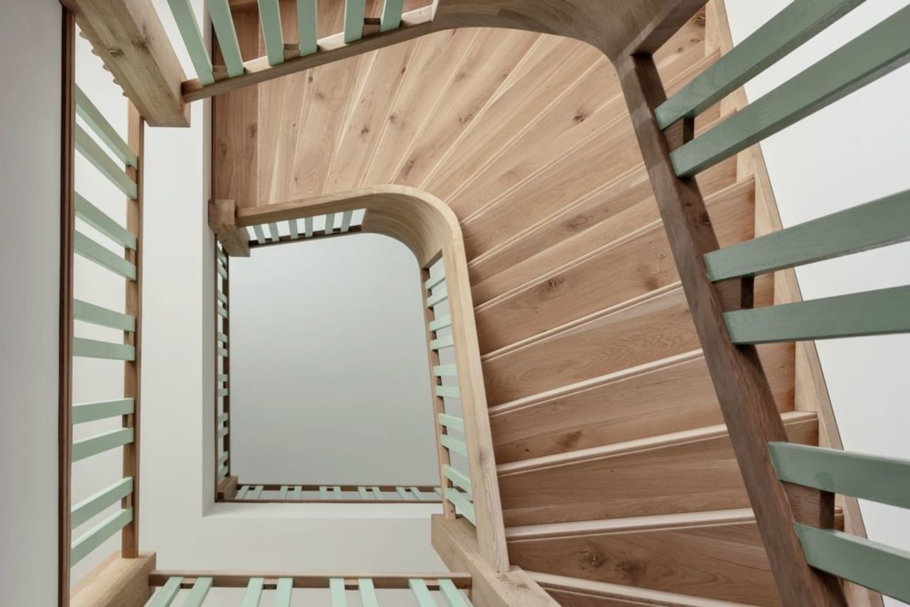 Spacious living in a former school building - Image 31