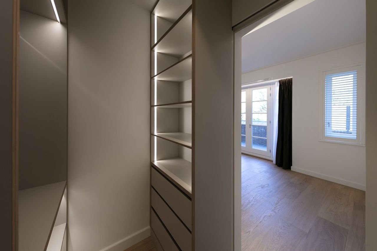 Spacious living in a former school building - Image 14