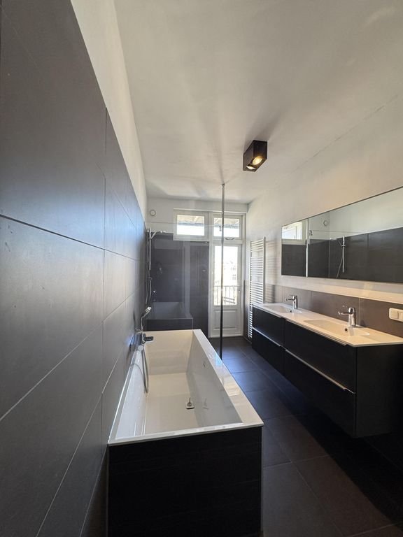 Licht appartement met terras in Watergraafsmeer - Afbeelding 9