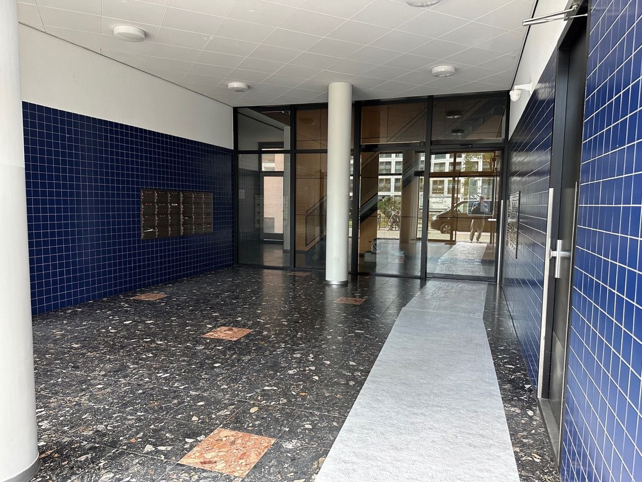 Ruim appartement met terras en parking - Afbeelding 28