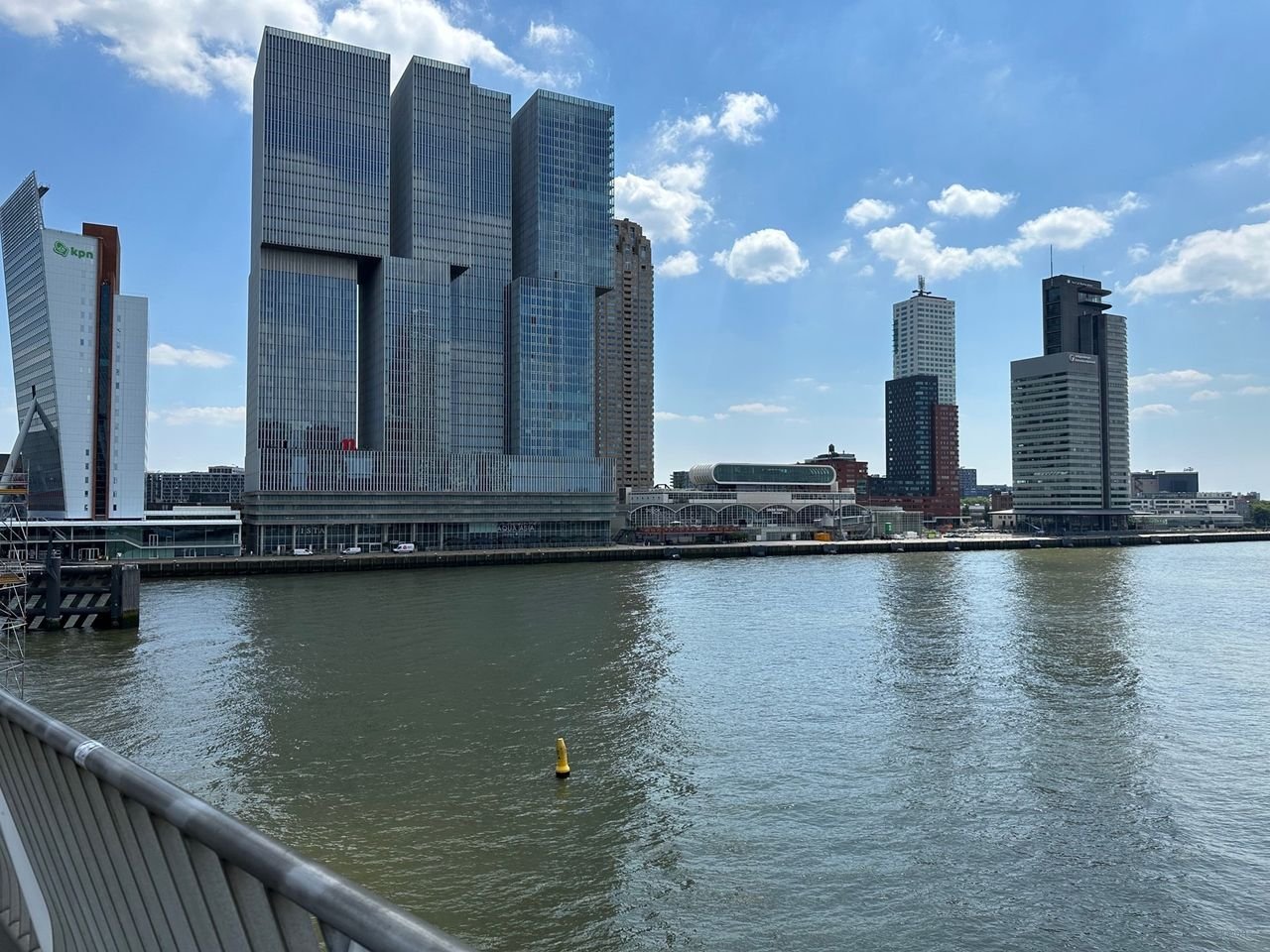 Ruim appartement met terras en parking - Afbeelding 32