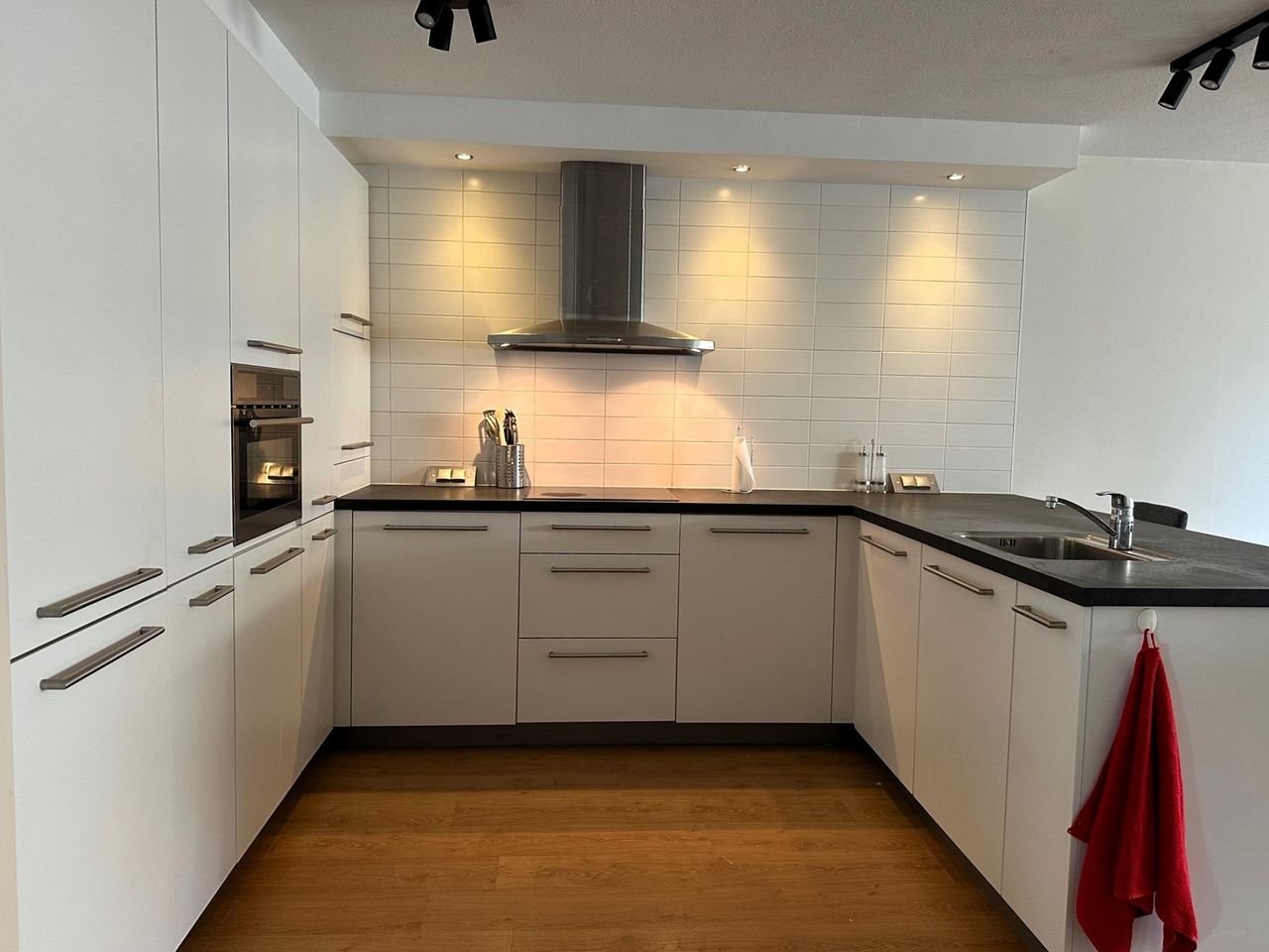 Ruim appartement met terras en parking - Afbeelding 10