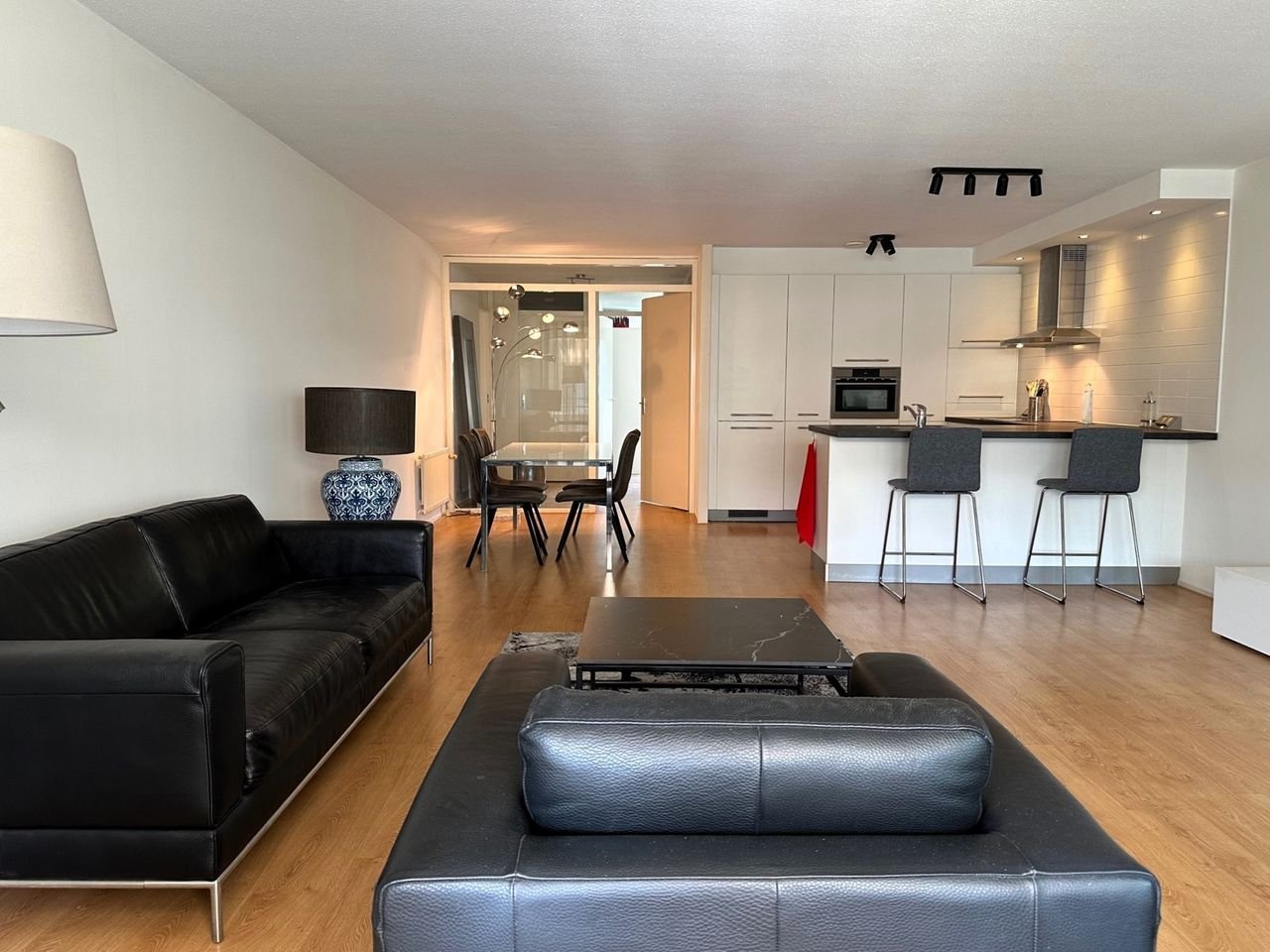 Ruim appartement met terras en parking - Afbeelding 6