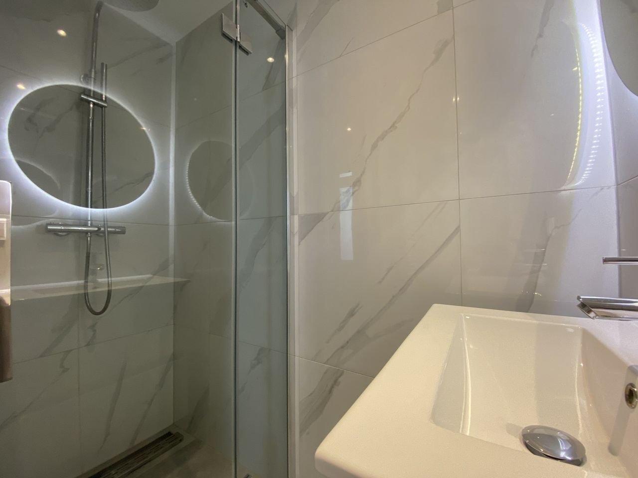 Gerenoveerd studentenappartement met terras - Afbeelding 12