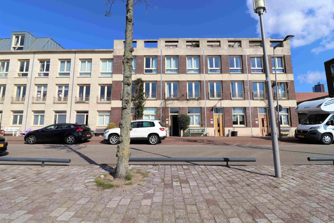 Huis (166m²) op Katendrecht met dakterras - Afbeelding 1