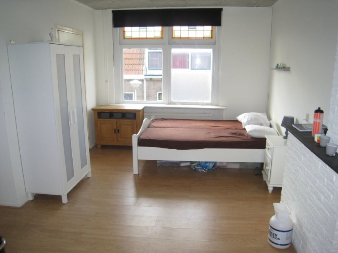 Ruime kamer (23m²) met eigen badkamer - Afbeelding 3