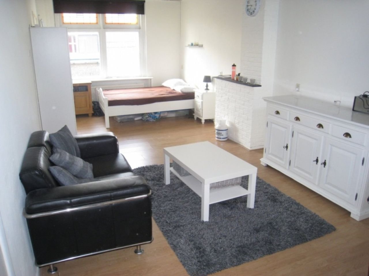 Ruime kamer (23m²) met eigen badkamer - Afbeelding 2