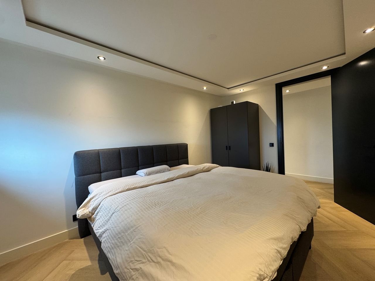 Gemeubileerd wonen op de 8e etage met parking - Afbeelding 9