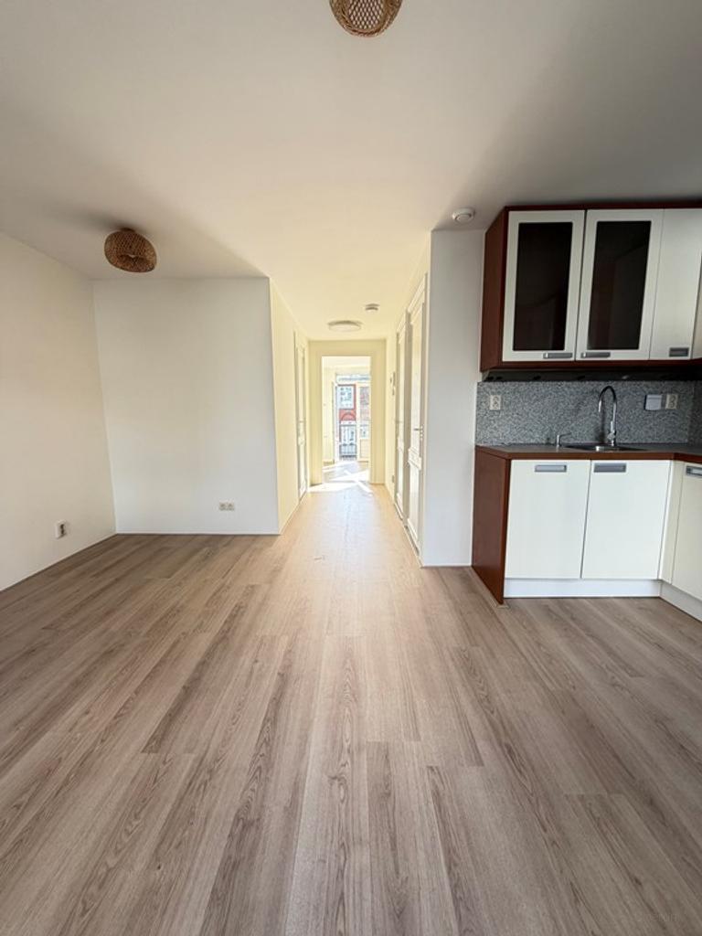 Bright 1-bedroom apartment in Old-West - Image 3
