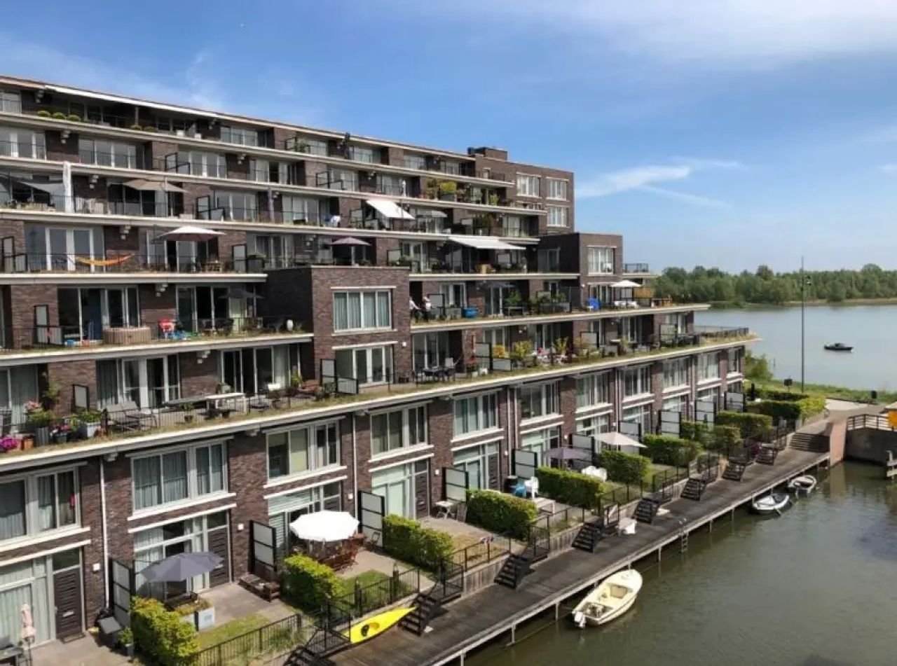 Ruim appartement met zicht op IJmeer - Afbeelding 1