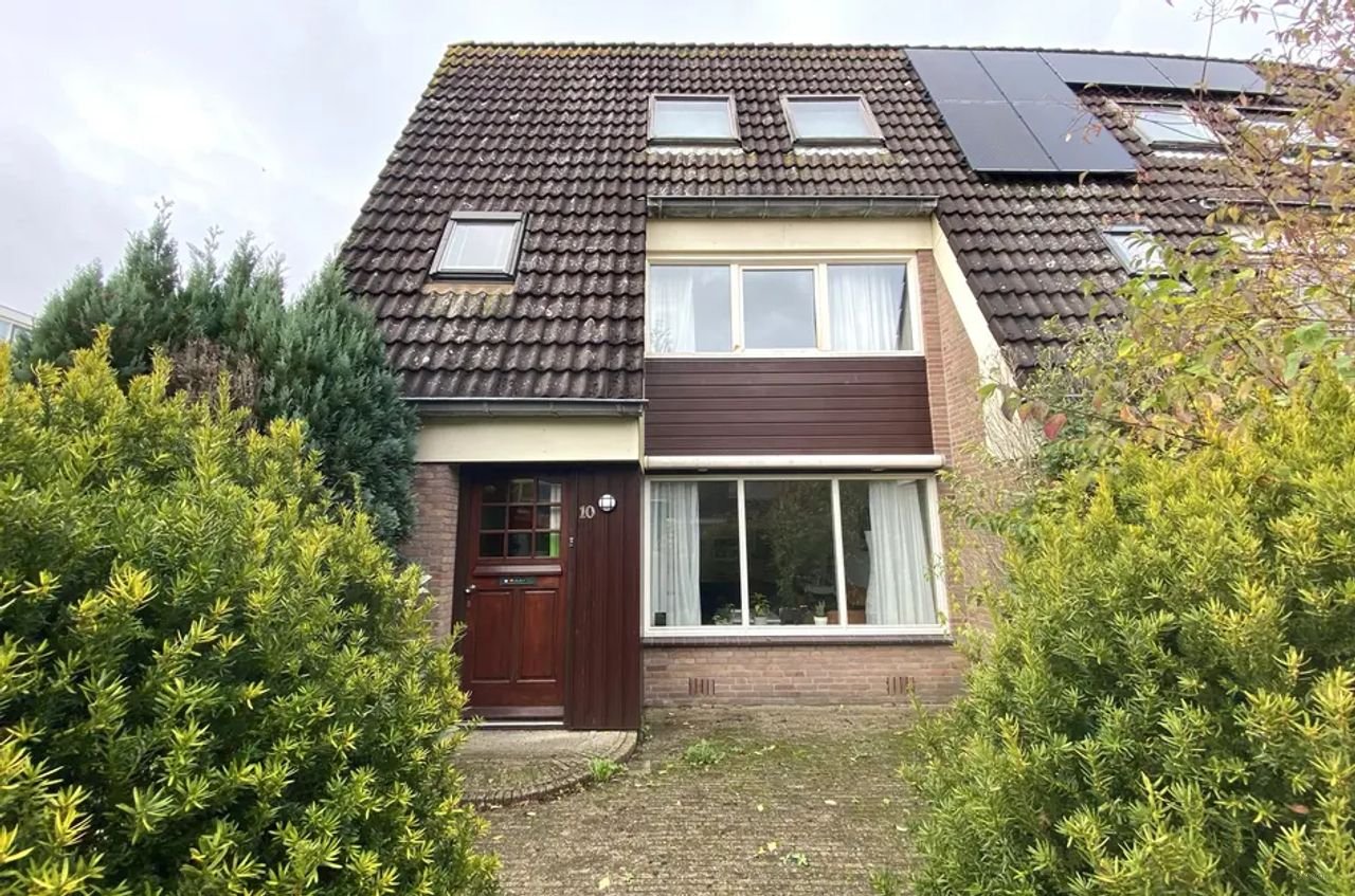 Ruime hoekwoning in rustig hofje - Afbeelding 1