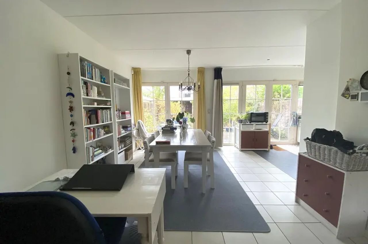 Ruime hoekwoning in rustig hofje - Afbeelding 3