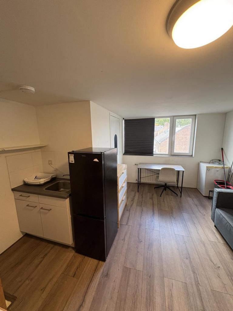 Lichte studio met dakkapel in Tilburg - Afbeelding 1
