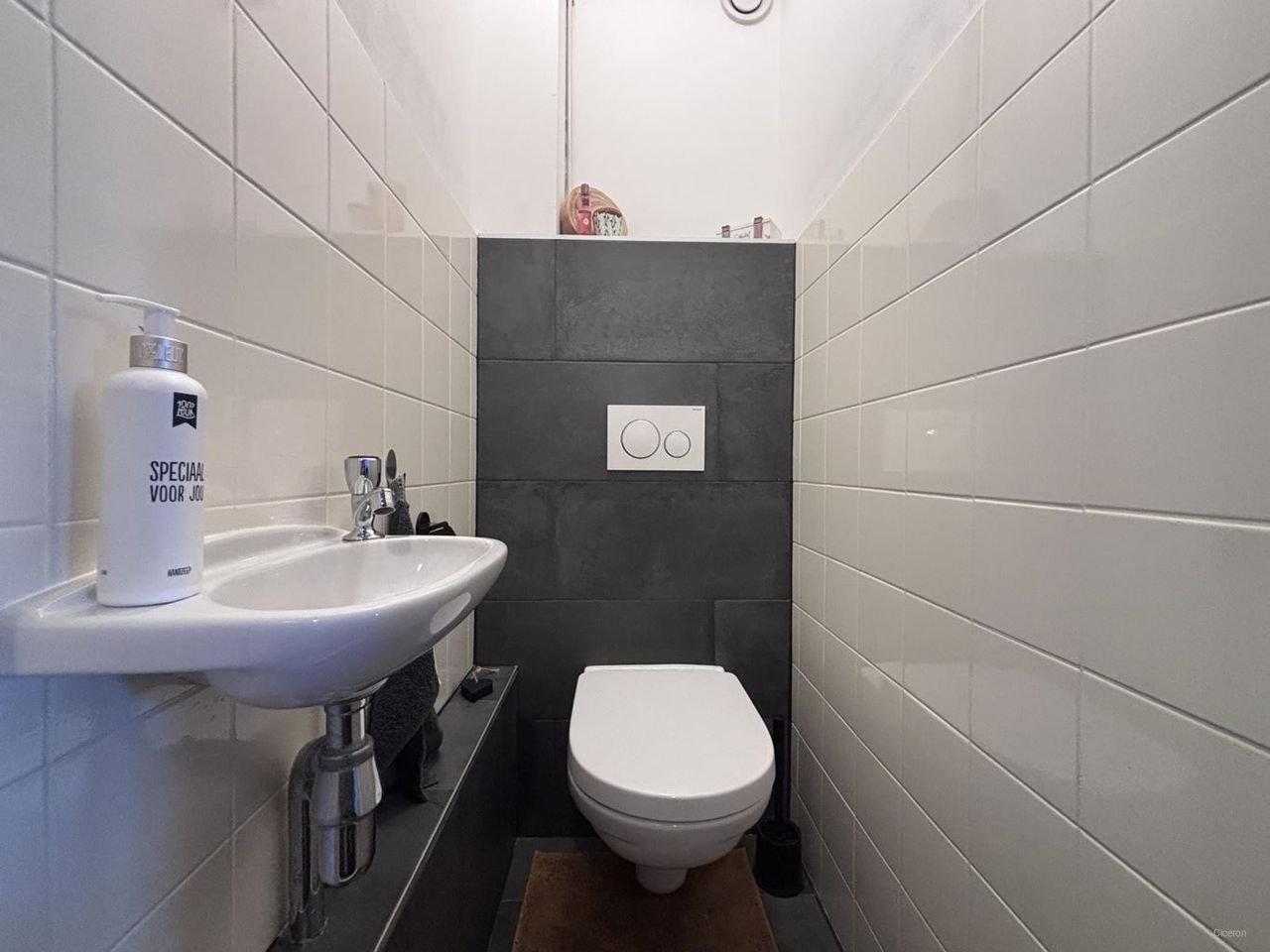 Apartment with two balconies in Scharn - Image 18