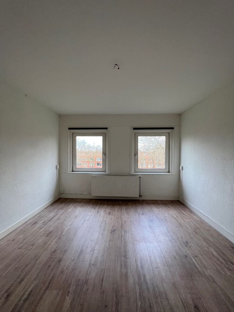 Ruime studentenkamer met eigen badkamer - Afbeelding 1