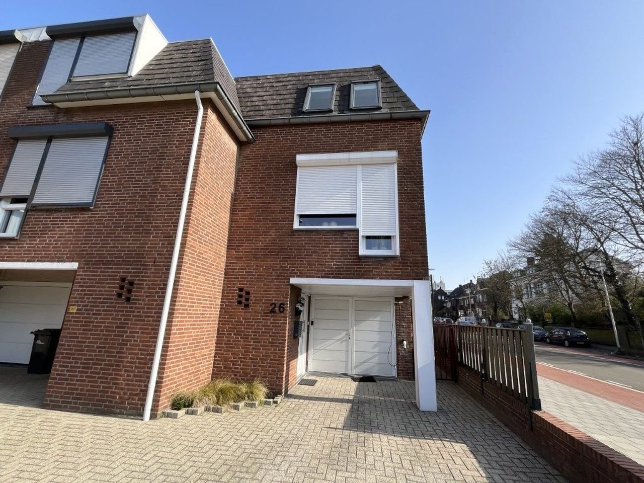 Hoekwoning met garage en zonnepanelen - Afbeelding 4