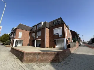 Hoekwoning met garage en zonnepanelen