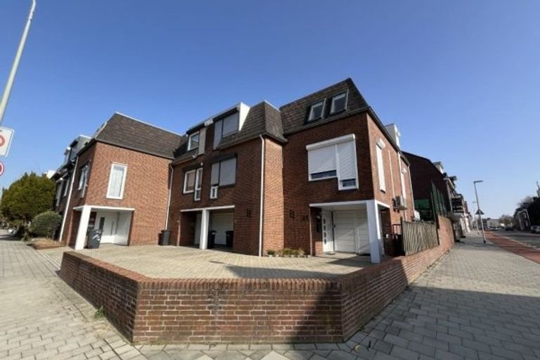 Hoekwoning met garage en zonnepanelen - Afbeelding 2