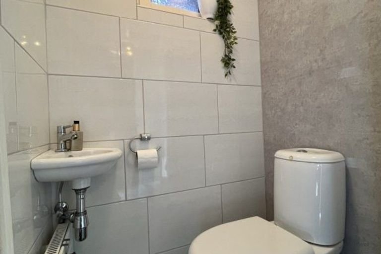 Hoekwoning met garage en zonnepanelen - Afbeelding 8