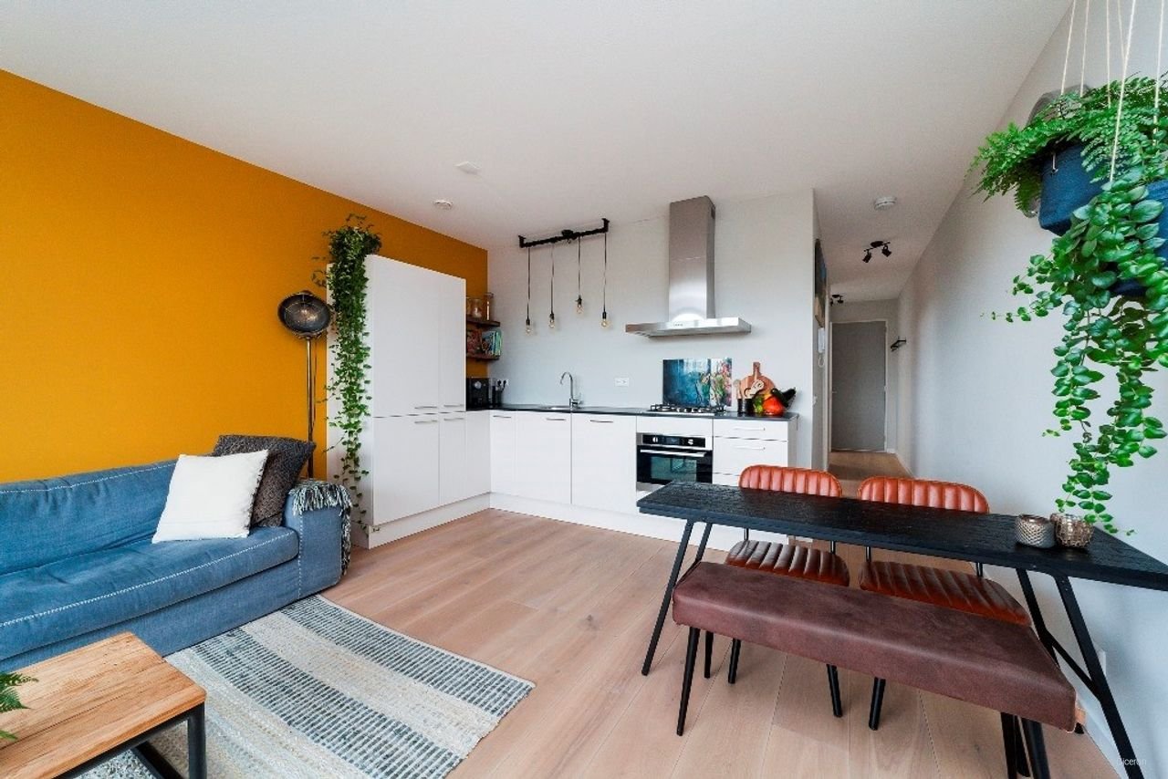 Hoge plafonds en balkon op zuid in Hoorn - Afbeelding 2