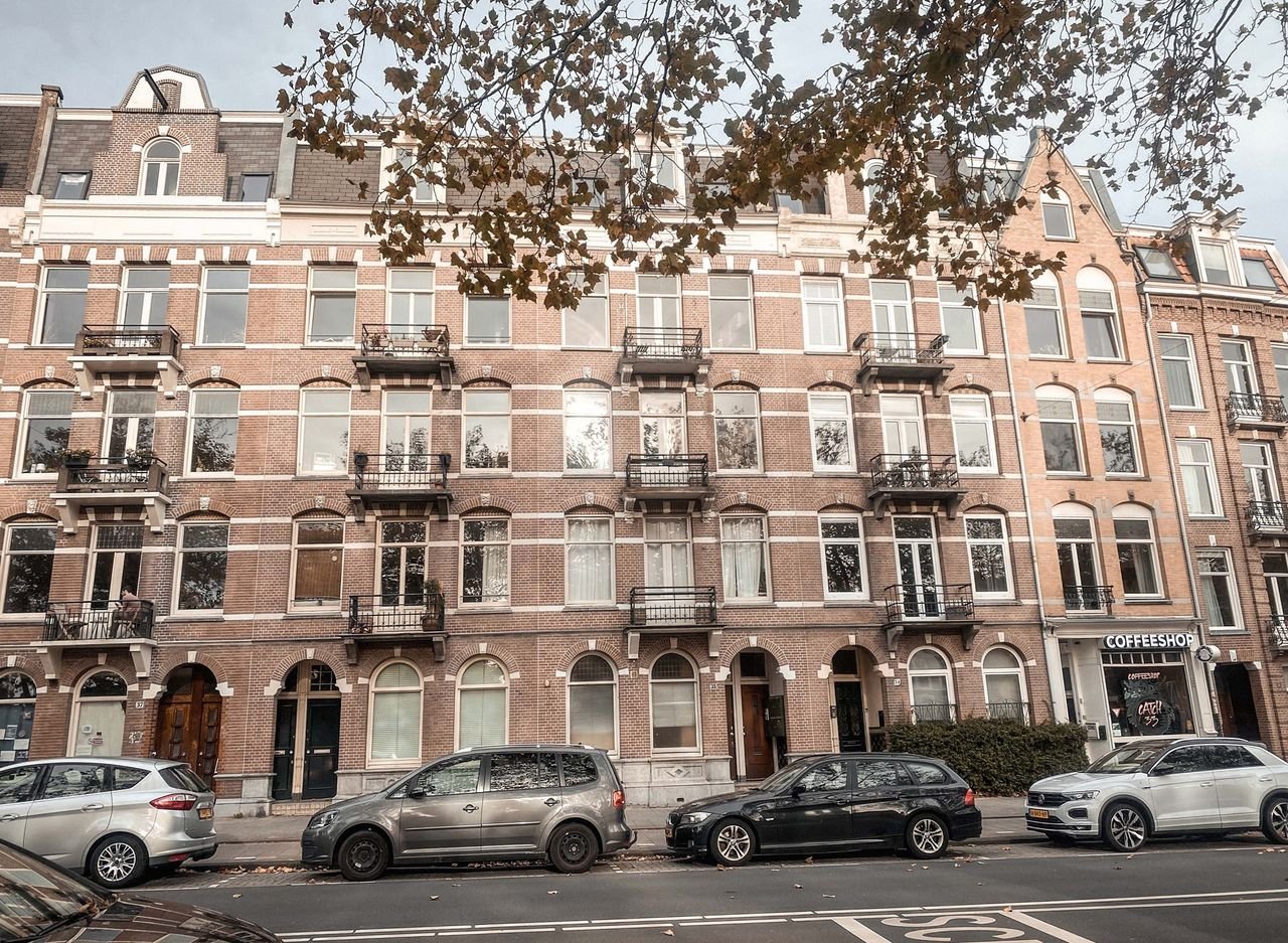 Gerenoveerd appartement met waterzicht aan de Nassaukade - Afbeelding 1