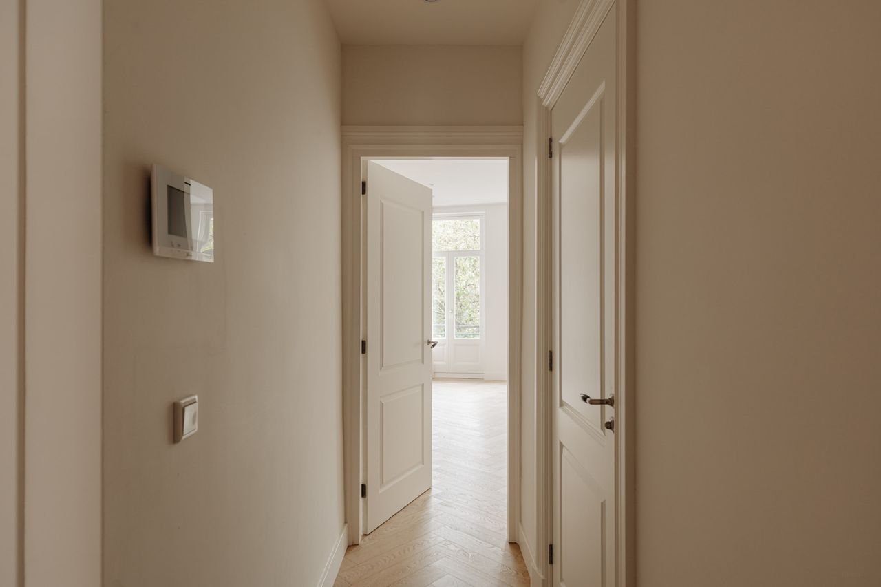 Gerenoveerd appartement met waterzicht aan de Nassaukade - Afbeelding 3