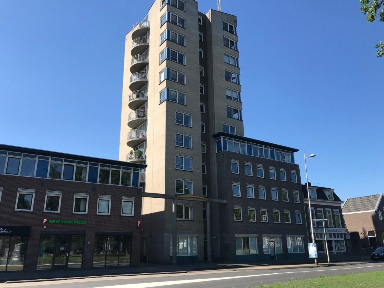Gemeubileerd appartement met balkon - Afbeelding 1