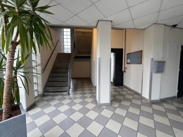 Gemeubileerd appartement met balkon - Afbeelding 4