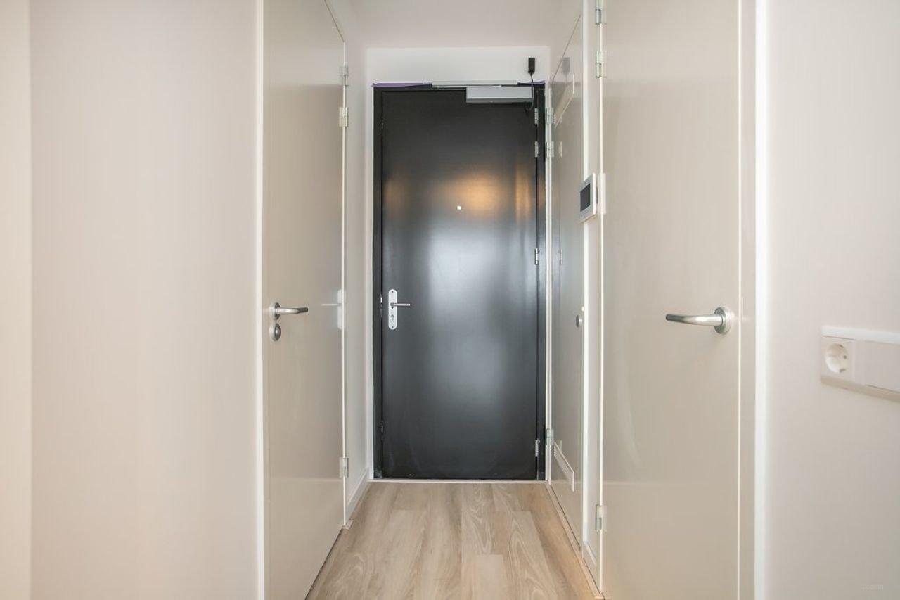 Appartement op 11 hoog met uitzicht en balkon - Afbeelding 11