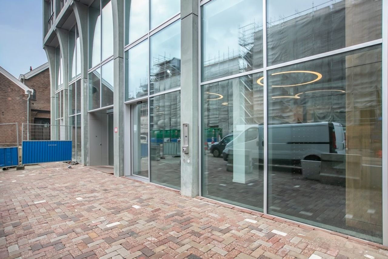 Appartement op 11 hoog met uitzicht en balkon - Afbeelding 13