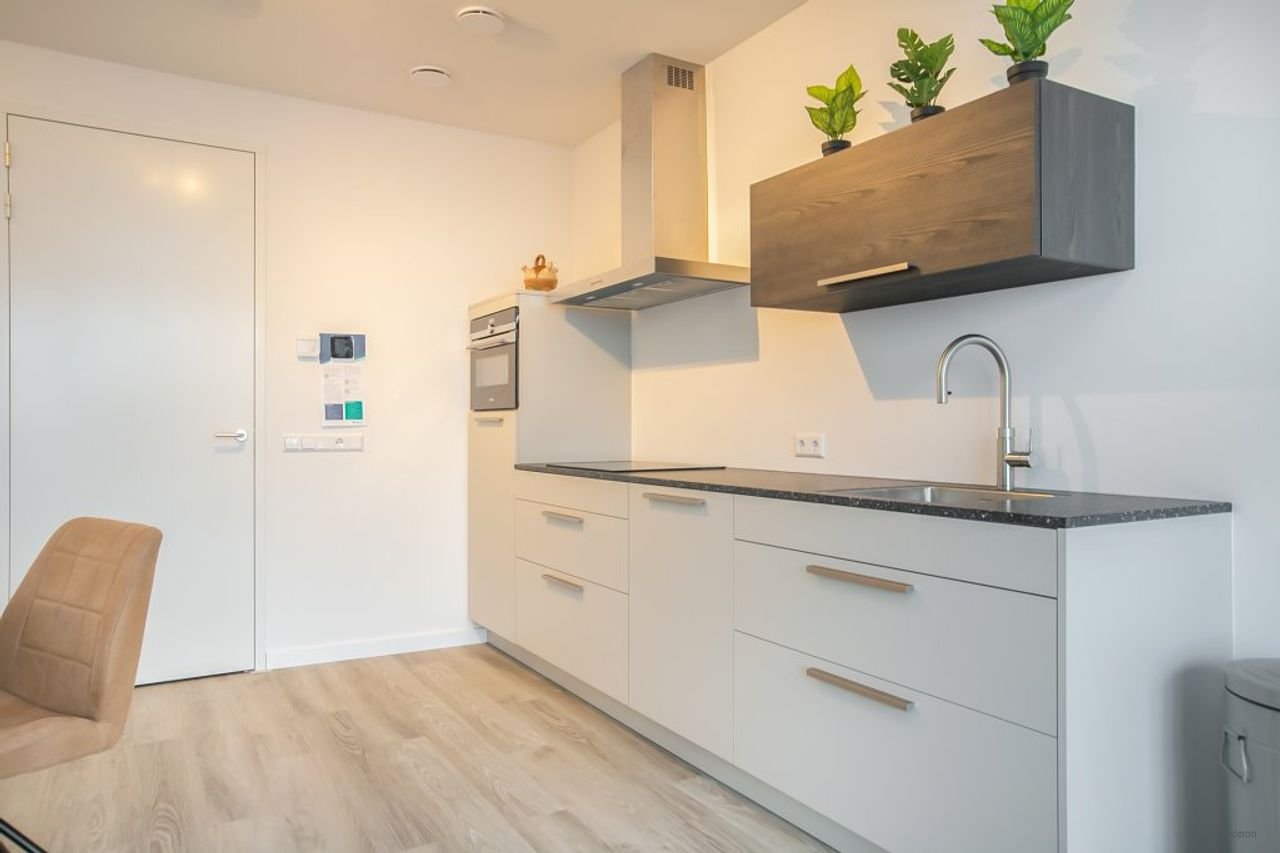 Appartement op 11 hoog met uitzicht en balkon - Afbeelding 5