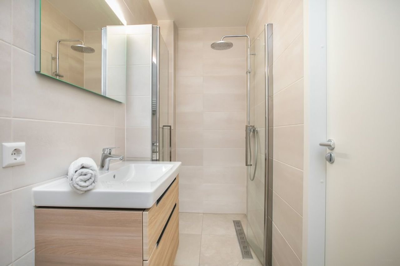 Appartement op 11 hoog met uitzicht en balkon - Afbeelding 8