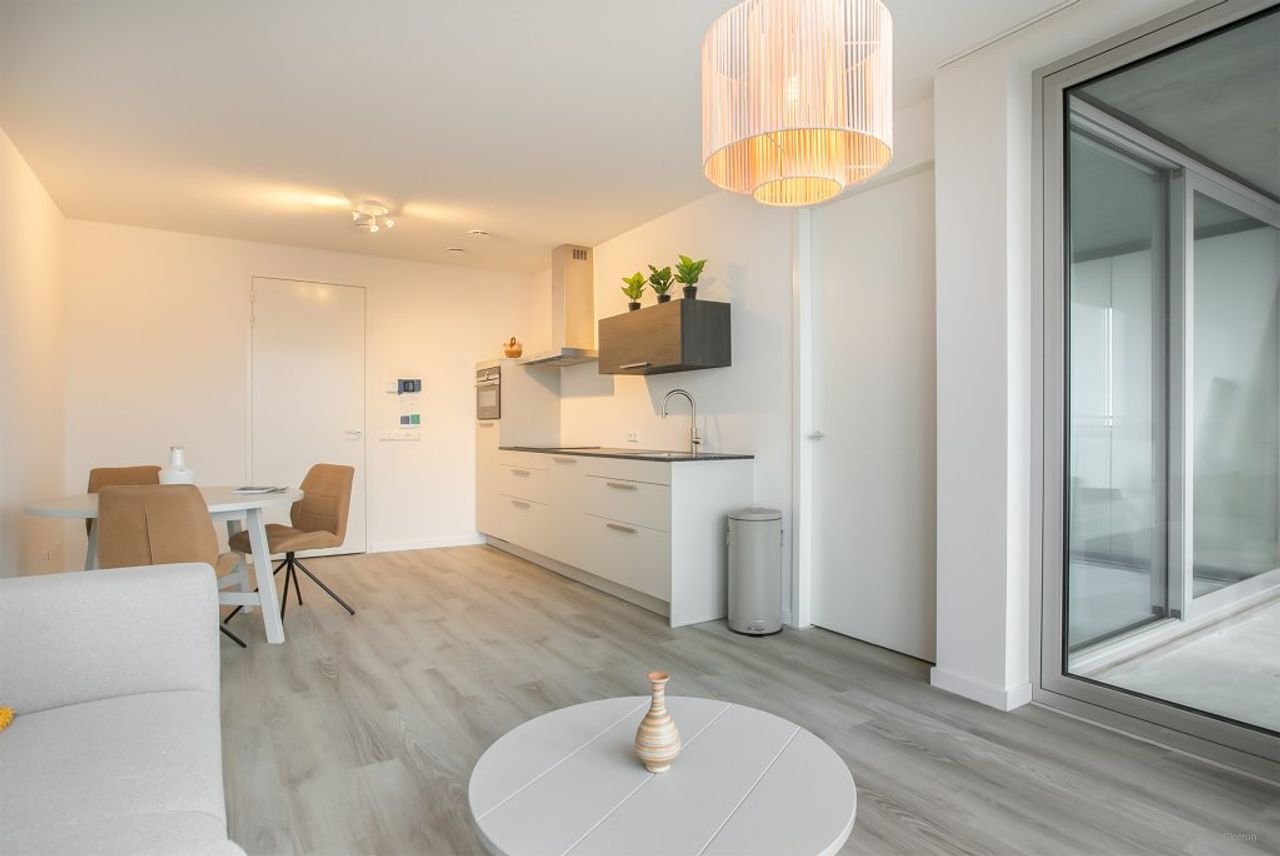 Appartement op 11 hoog met uitzicht en balkon - Afbeelding 4