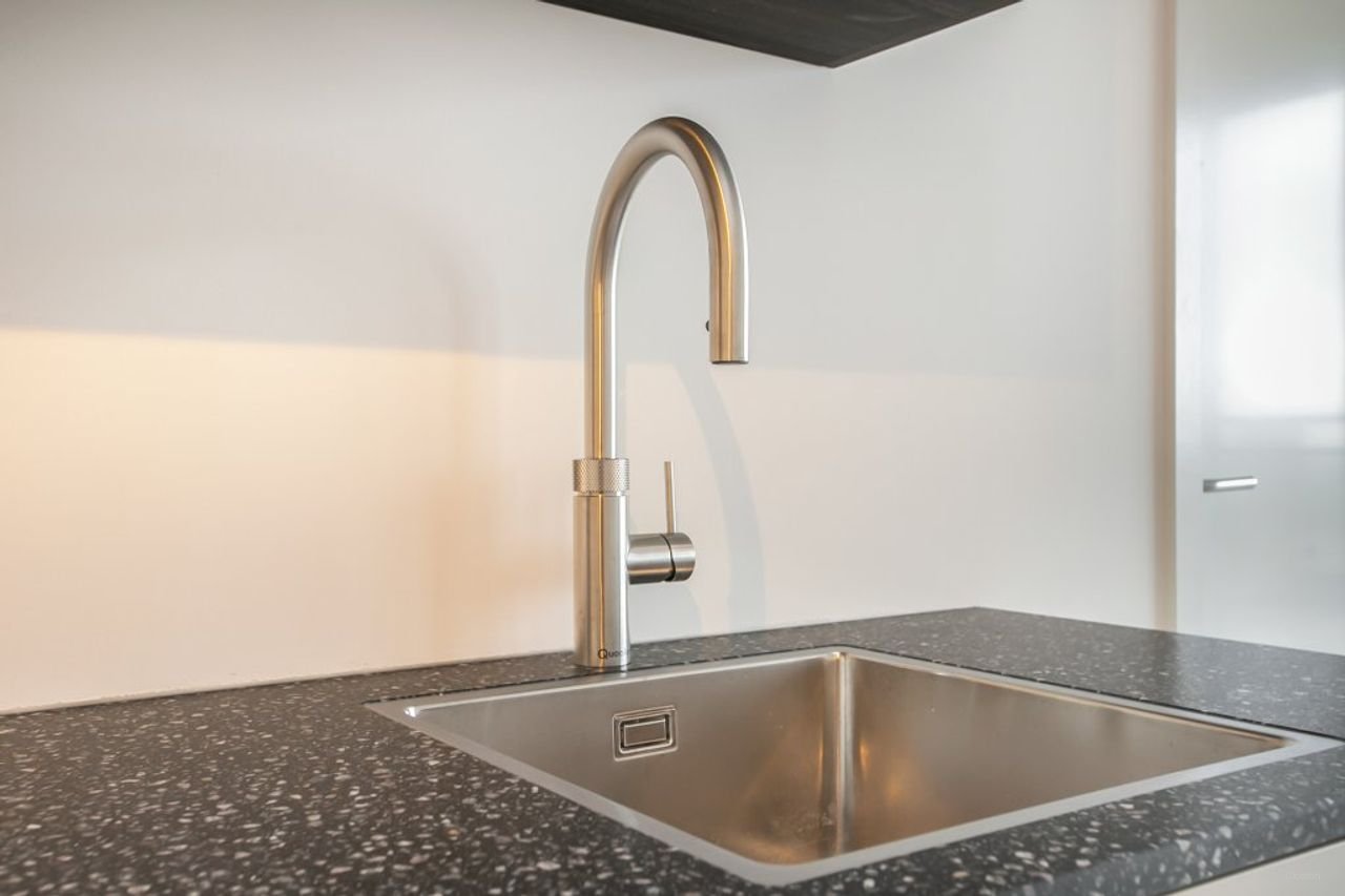 Appartement op 11 hoog met uitzicht en balkon - Afbeelding 7