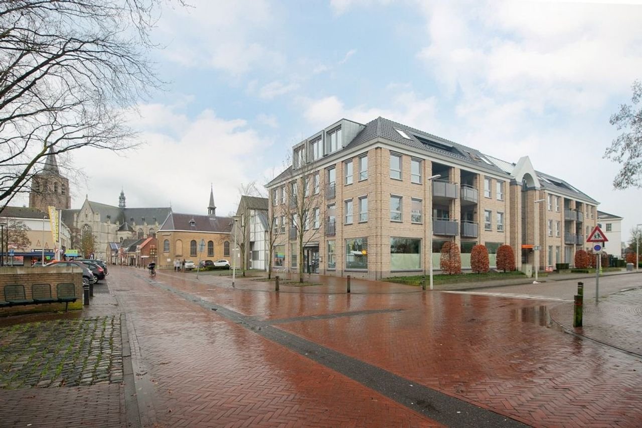 232 m² woonruimte in hartje Wouw - Afbeelding 2