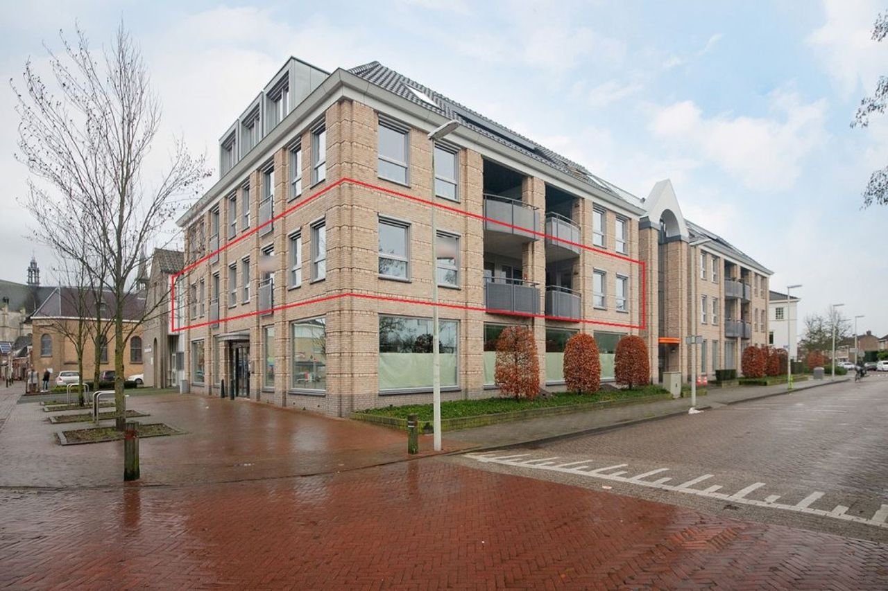 232 m² woonruimte in hartje Wouw - Afbeelding 1