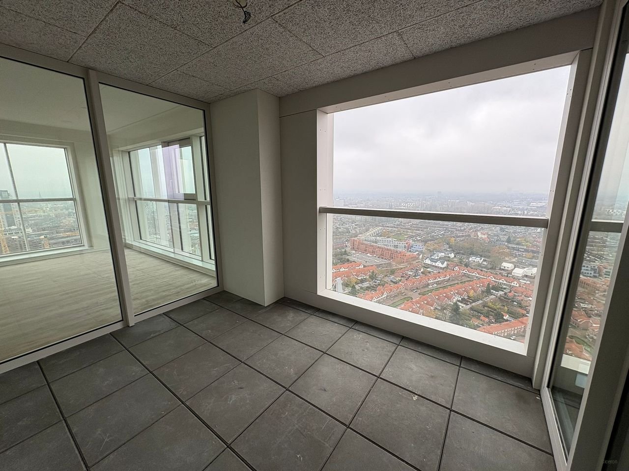 Penthouse op de 31e etage met weids uitzicht - Afbeelding 13